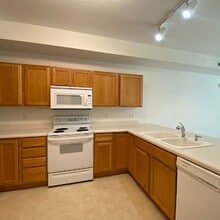49 Arbor Hill Cir in Iowa City, IA - Building Photo - Building Photo