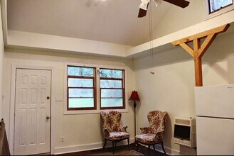 300 Budd Rd, Unit Cottage in Woodbourne, NY - Building Photo - Building Photo