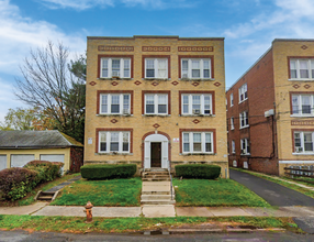 24 Wilcox St in New Britain, CT - Foto de edificio - Primary Photo