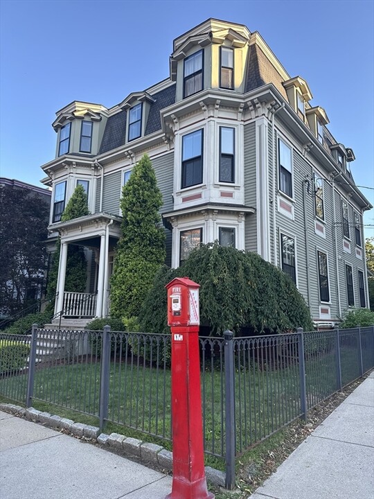 400 Broadway, Unit 400 in Somerville, MA - Foto de edificio