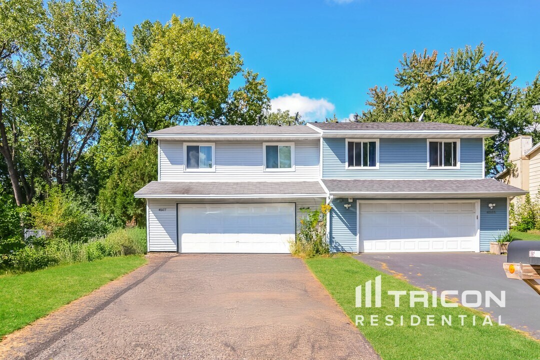 4507 Scott Trail in Eagan, MN - Building Photo