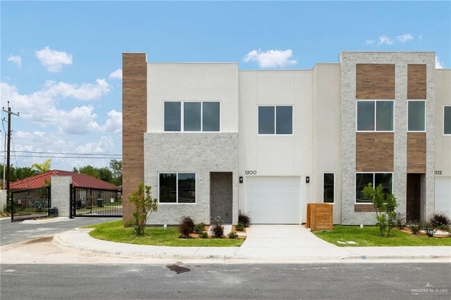 property at 1200 N Lincoln Ave