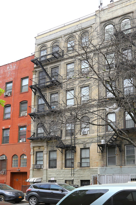 219 Henry St in New York, NY - Building Photo