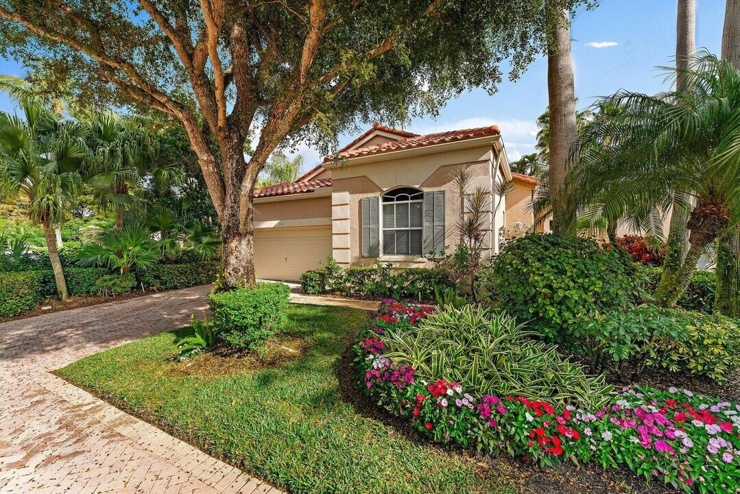 155 Sunset Bay Dr in Palm Beach Gardens, FL - Building Photo