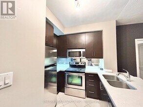 50 Absolute Ave in Mississauga, ON - Building Photo - Building Photo