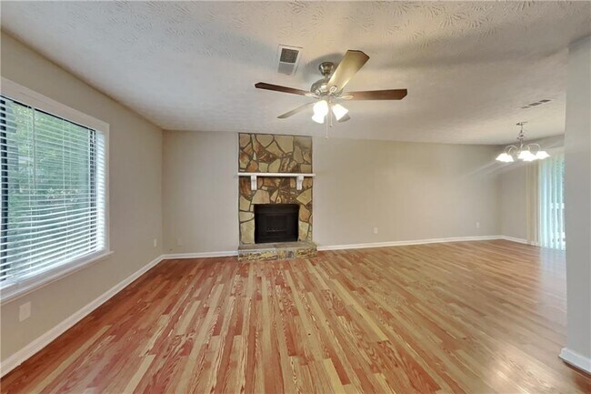 1860 Lamplighter Way in Snellville, GA - Building Photo - Building Photo