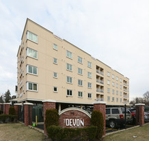 The Devon on Greenwich Apartments