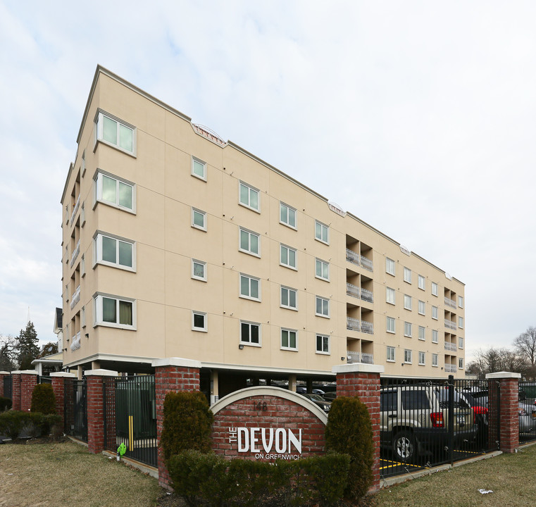 The Devon on Greenwich in Hempstead, NY - Building Photo