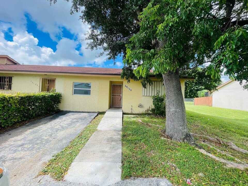 28120 SW 141st Pl in Homestead, FL - Building Photo