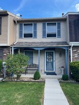 231 Shady Ridge Dr in Monroeville, PA - Building Photo