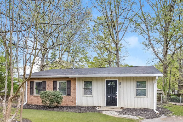 1 Pyracantha Ct in Greensboro, NC - Building Photo