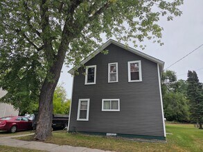 2482 Bangs St in Marinette, WI - Building Photo - Building Photo