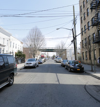 680 E 224th St in Bronx, NY - Building Photo - Building Photo