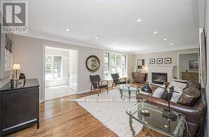 885 Long Dr in Burlington, ON - Building Photo - Building Photo