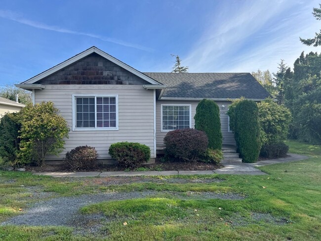 property at 3424 Bennett Dr