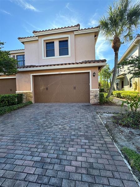 127 Riverwalk Cir W