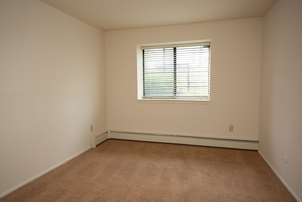 Rustic Ridge Apartments in Rockaway, NJ | ApartmentHomeLiving.com