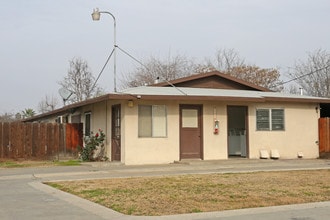 Tropic Apartments in Lemoore, CA - Building Photo - Building Photo