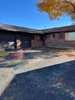 712 Murphy Dr in Alamosa, CO - Building Photo