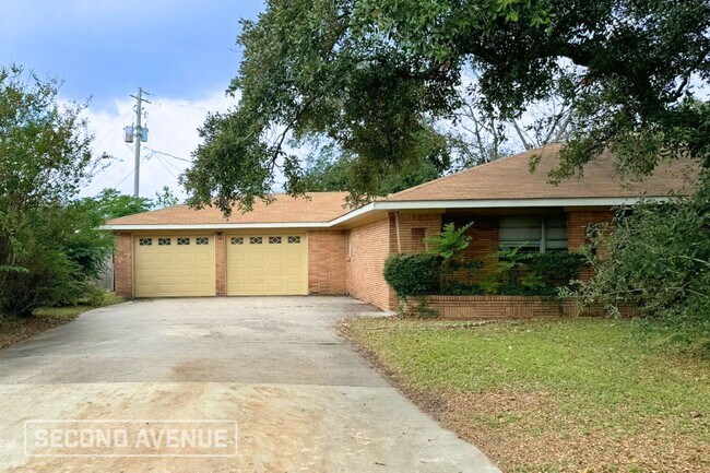 1000 Lindenwood Dr in Baytown, TX - Building Photo - Building Photo