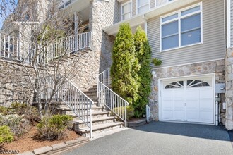 57 Autumn Ridge Rd in Morris Plains, NJ - Building Photo - Building Photo