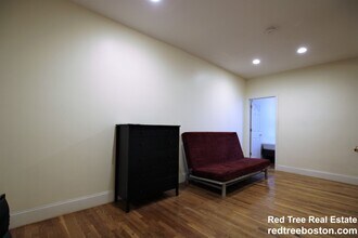 1868 Commonwealth Ave in Boston, MA - Building Photo - Building Photo