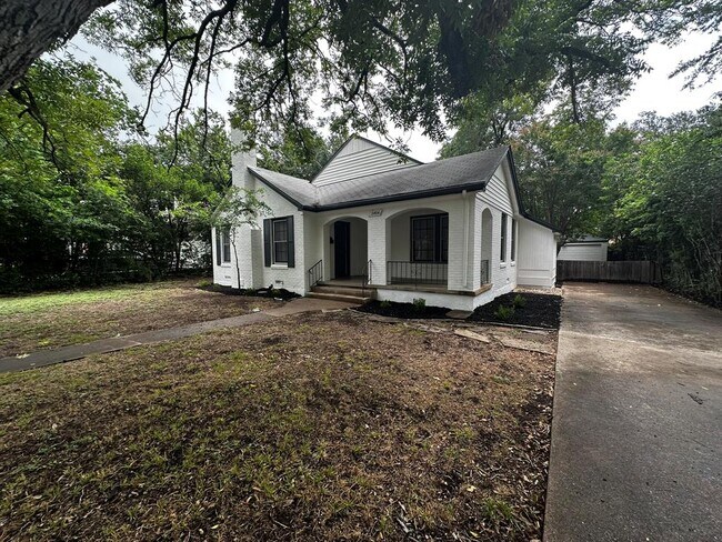 property at 2404 Indian Trail