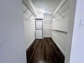 19455 NE 10th Ave, Unit 2-403 in Miami, FL - Building Photo - Building Photo