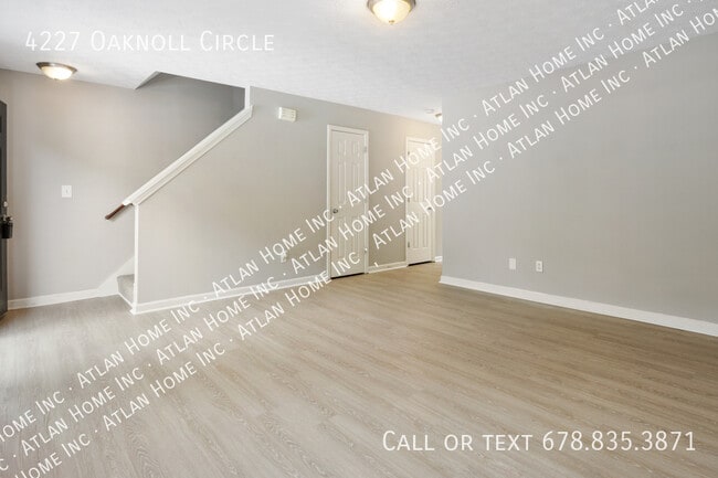 4227 Oaknoll Cir in Duluth, GA - Foto de edificio - Building Photo