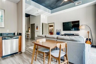 3400 Malone Dr, Unit 107 in Chamblee, GA - Foto de edificio - Building Photo