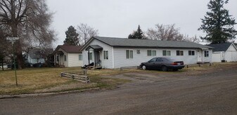 3431-3433 E Montgomery Ave in Spokane, WA - Building Photo