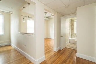 132 Highland Rd, Unit 33 in Somerville, MA - Building Photo - Building Photo