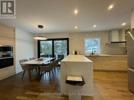 382 Lynett Crescent in Richmond Hill, ON - Building Photo