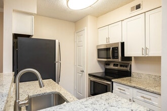 Essex Place Luxury Apartments in Tampa, FL - Foto de edificio - Interior Photo