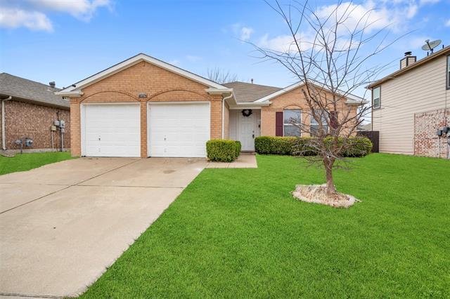 8325 Horse Whisper Ln in Fort Worth, TX - Building Photo