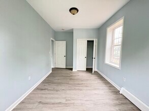151 Chapman St, Unit 2 in Orange, NJ - Foto de edificio - Building Photo