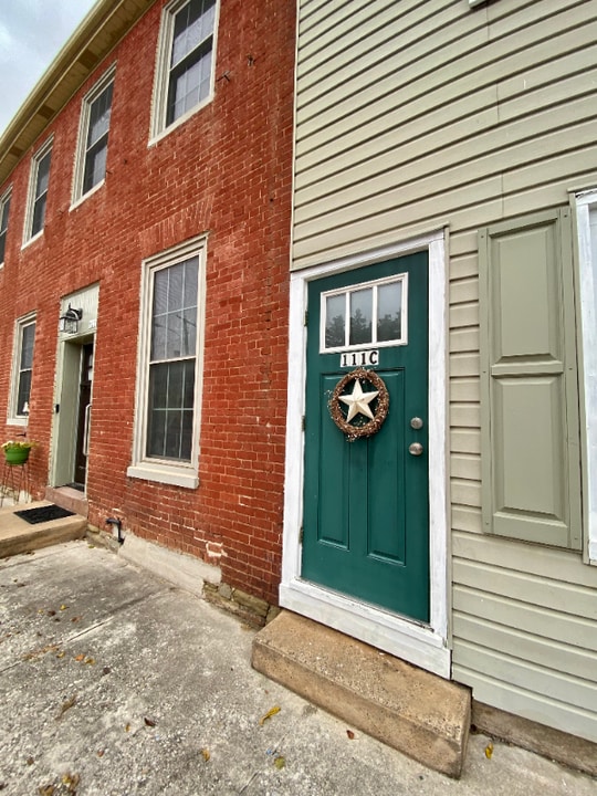 111 W King St-Unit -D in East Berlin, PA - Building Photo