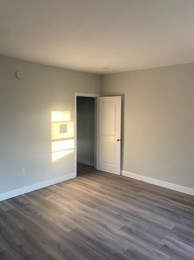 808 S 49th St, Unit 2 in Philadelphia, PA - Foto de edificio - Building Photo