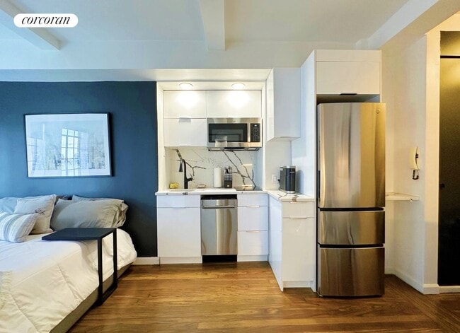 25 Tudor City Pl in New York, NY - Building Photo - Building Photo