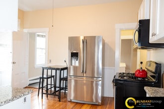 133 Otis St, Unit 2 in Cambridge, MA - Building Photo - Building Photo