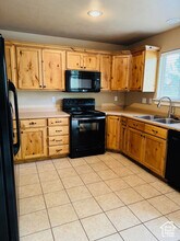224 CRESCENT N Vw in Tooele, UT - Foto de edificio - Building Photo