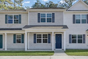 1404 Old Folkstone Rd in Sneads Ferry, NC - Building Photo