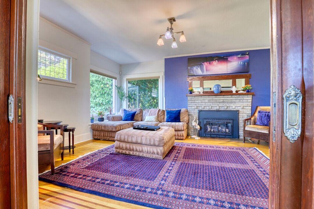 11 W McGraw St in Seattle, WA - Building Photo