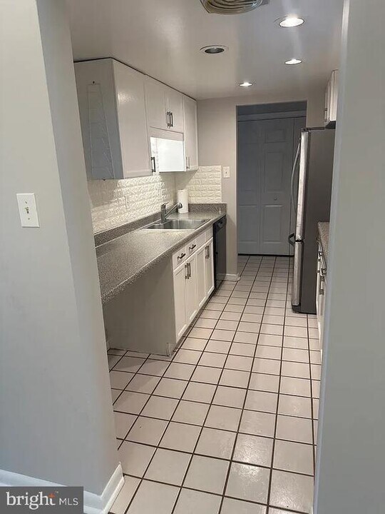 172 Drummers Ln in Wayne, PA - Building Photo