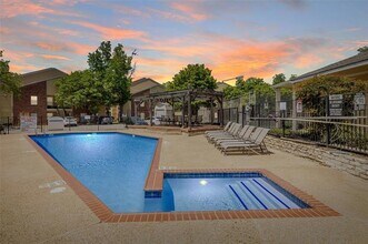 2323 Wells Branch Pkwy in Austin, TX - Foto de edificio - Building Photo