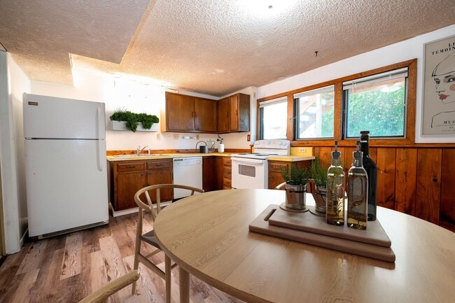 property at 416 N 19th Ave
