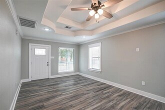813 E 32nd 1/2 St in Houston, TX - Building Photo - Building Photo