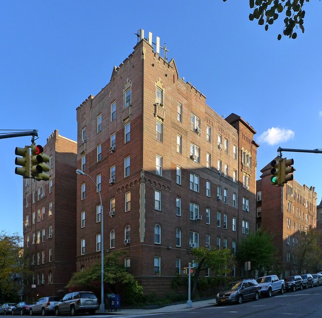 The Buckingham Apartments in Jackson Heights, NY - Building Photo - Building Photo