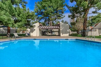 Brookside Park Apartments in Redlands, CA - Foto de edificio - Building Photo