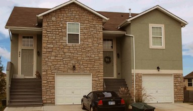 Cottage Park Townhomes in Gardner, KS - Building Photo - Building Photo